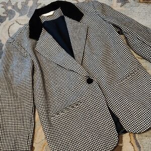 Classic Houndstooth Blazer with Black Collar